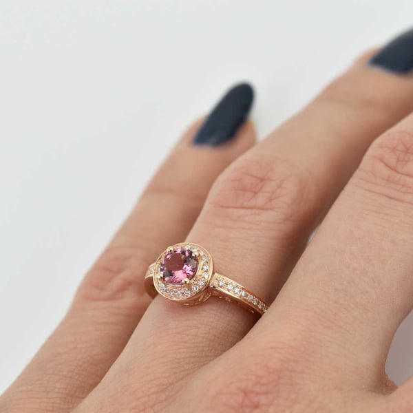 Prsten z růžového zlata s turmalínem a diamanty