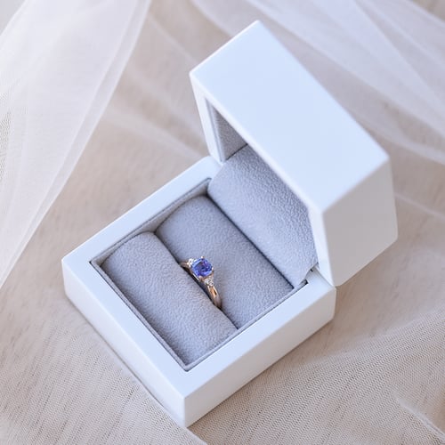 Zlatý prsten s tanzanitem a diamanty Essa