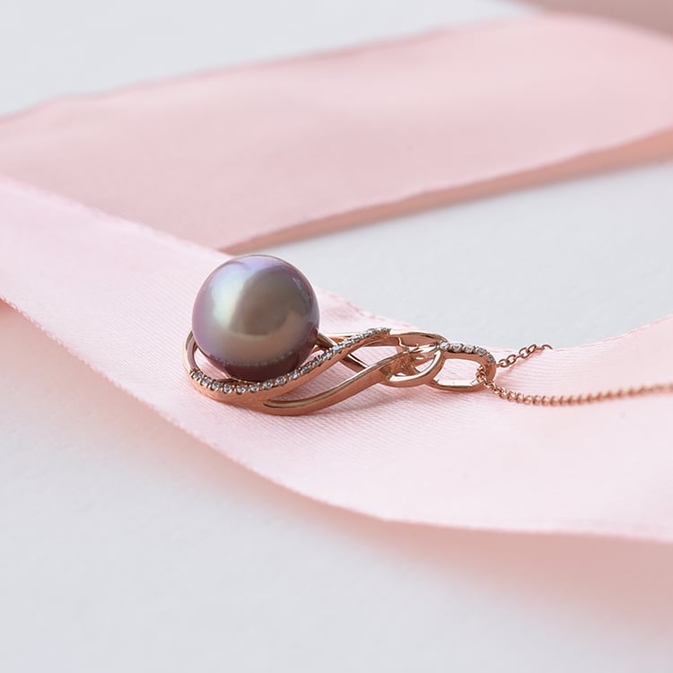 Náhrdelník z růžového zlata s perlou a diamanty 79267