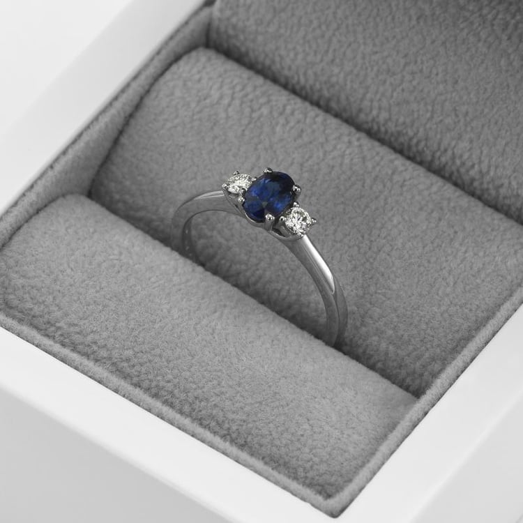 Prsten s oválným safírem 17722