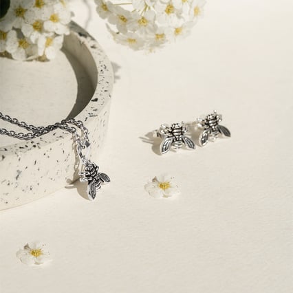 Včeličkové náušnice ze stříbra Buzzy