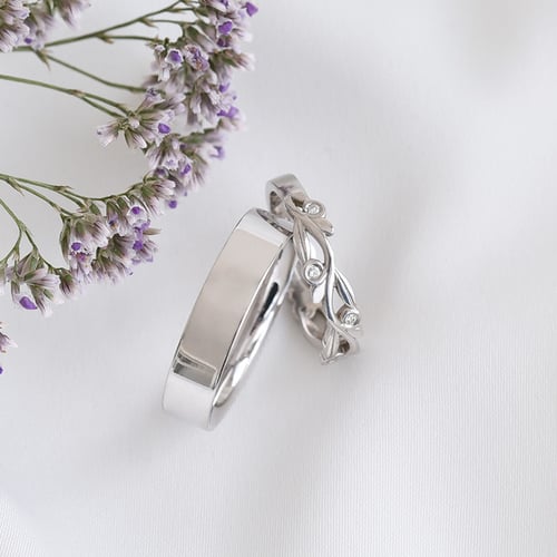 Prsten ve tvaru lístečků s lab-grown diamanty a pánský plochý prsten Emery