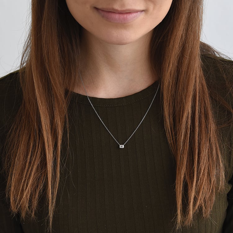 Náhrdelník s emerald diamantem 62626