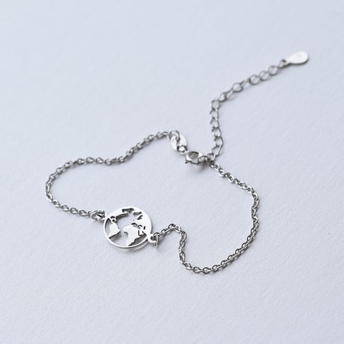 Minimalistický stříbrný náramek s mapou světa Earth