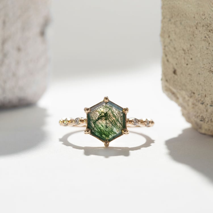 Jedinečný prsten s mechovým achátem Sally 112218