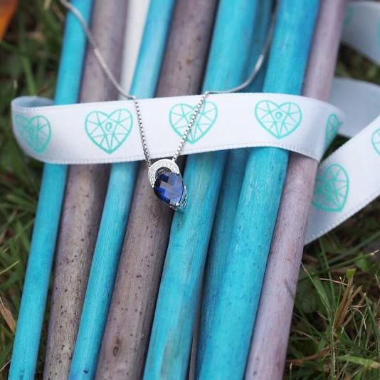 Náhrdelník s temným safírem 14338