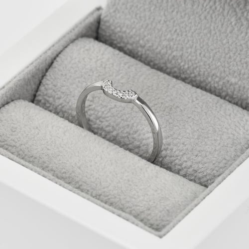Vykrojený zlatý snubní prsten s diamanty Zarra
