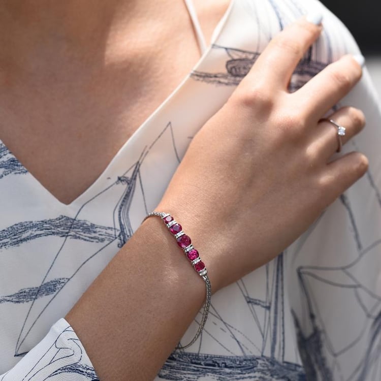 Stříbrný náramek s rubíny 39830