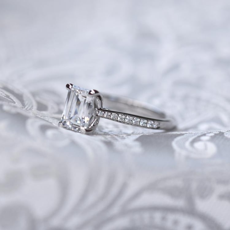 Prsten s emerald diamantem 49648