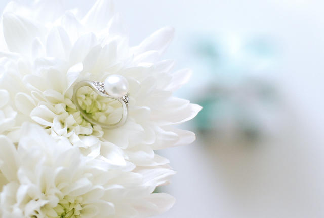 Perlový stříbrný prsten 6936