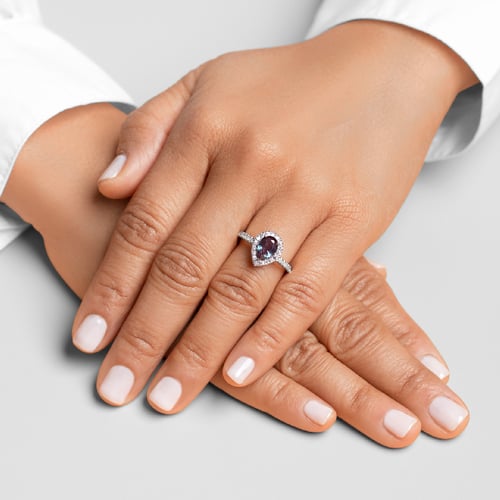 Zlatý halo prsten s pear lab-grown alexandritem a diamanty Mason