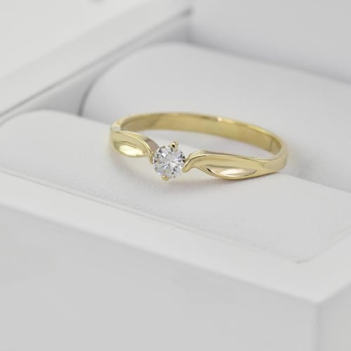 Zásnubní prsten s diamantem Amrusha
