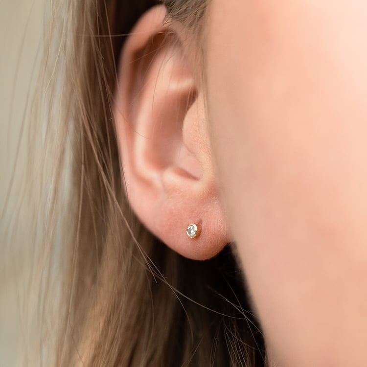 Stříbrné minimalistické bezel náušnice s lab-grown diamanty Tofine 150315