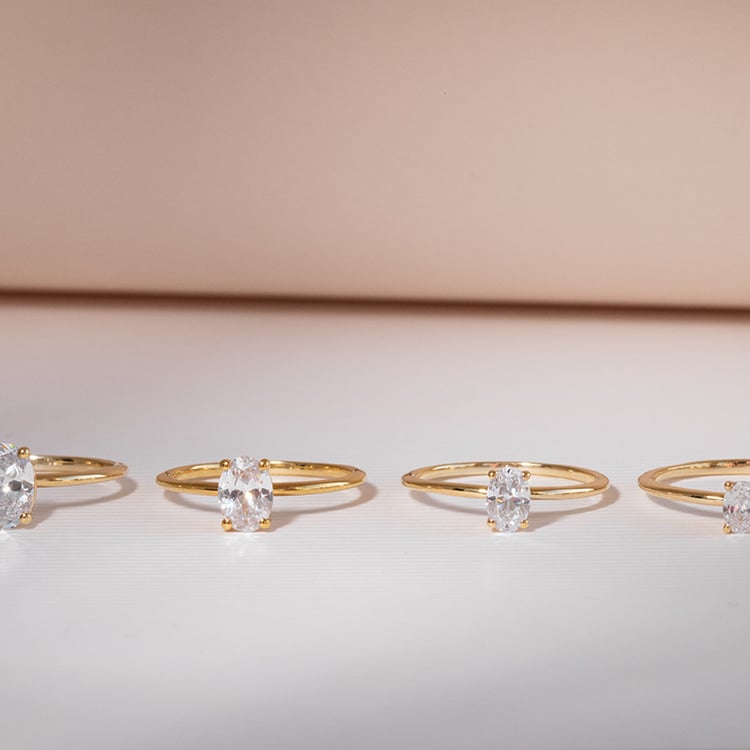 Elegantní zásnubní prsten s oval moissanitem s výběrem velikosti Frost 123796