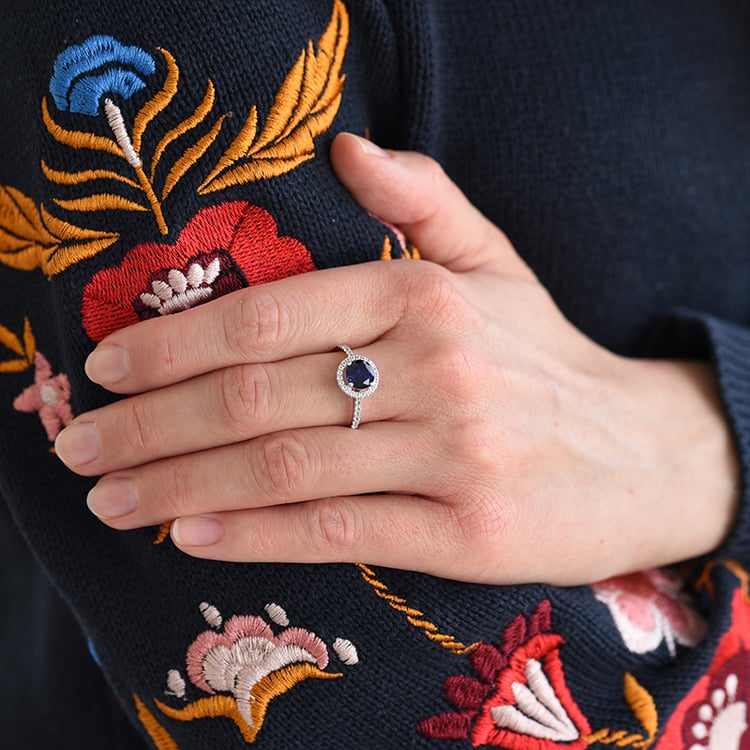 Zlatý halo prsten se safírem a topazy 62143