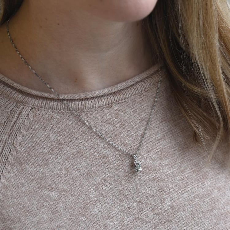 Zlatý náhrdelník se zelenou slzou a diamanty 50630