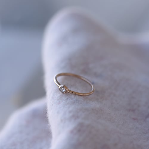 Zlatý minimalistický prsten s morganitem Emilien