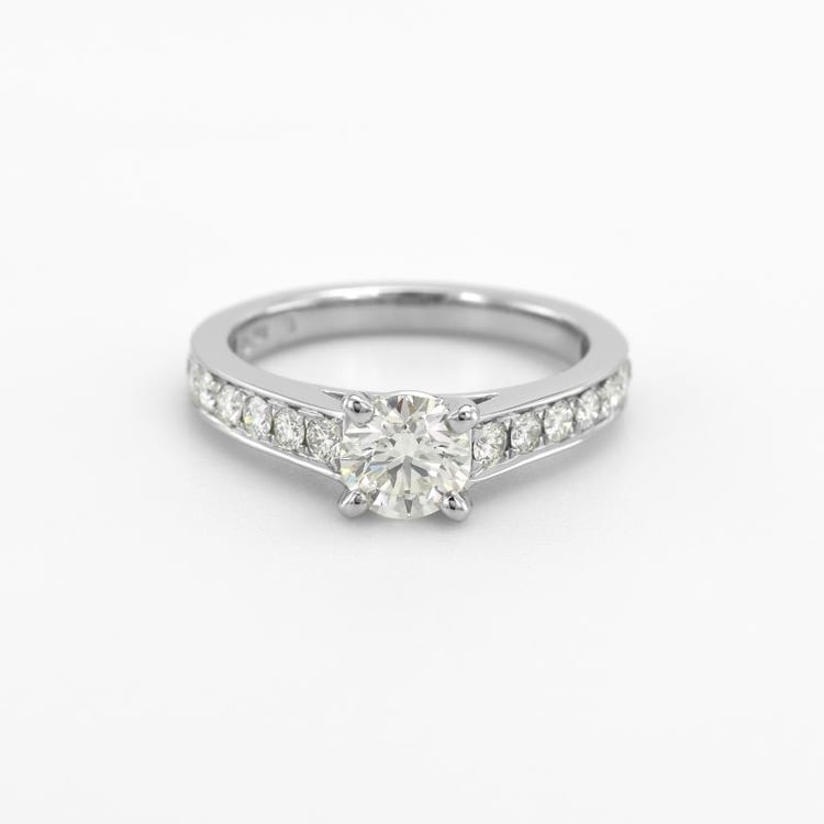 Zásnubní prsten s diamanty z platiny 47584
