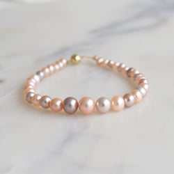 Zlatý náramek z vícebarevných perel Pyah