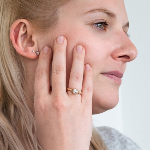 Zásnubní prsten s postranními diamanty Libby