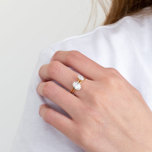 Elegantní zásnubní prsten s oval moissanitem s výběrem velikosti Frost