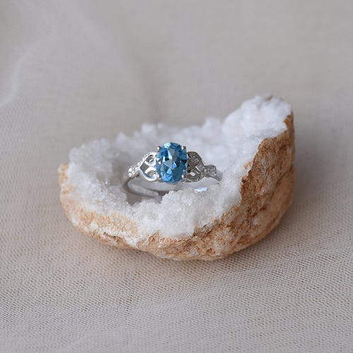 Zlatý topazový prsten s diamanty Alanyse