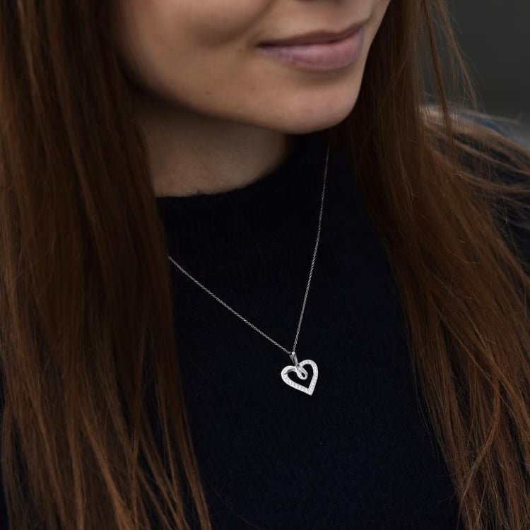 Srdíčko z bílého zlata s diamanty 42354