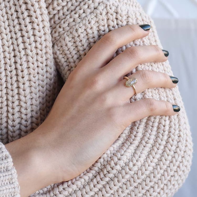 Zlatý prsten s hexagon diamantem 92590