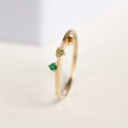 Minimalistický prsten se třemi drahokamy dle vašeho výběru Idalia