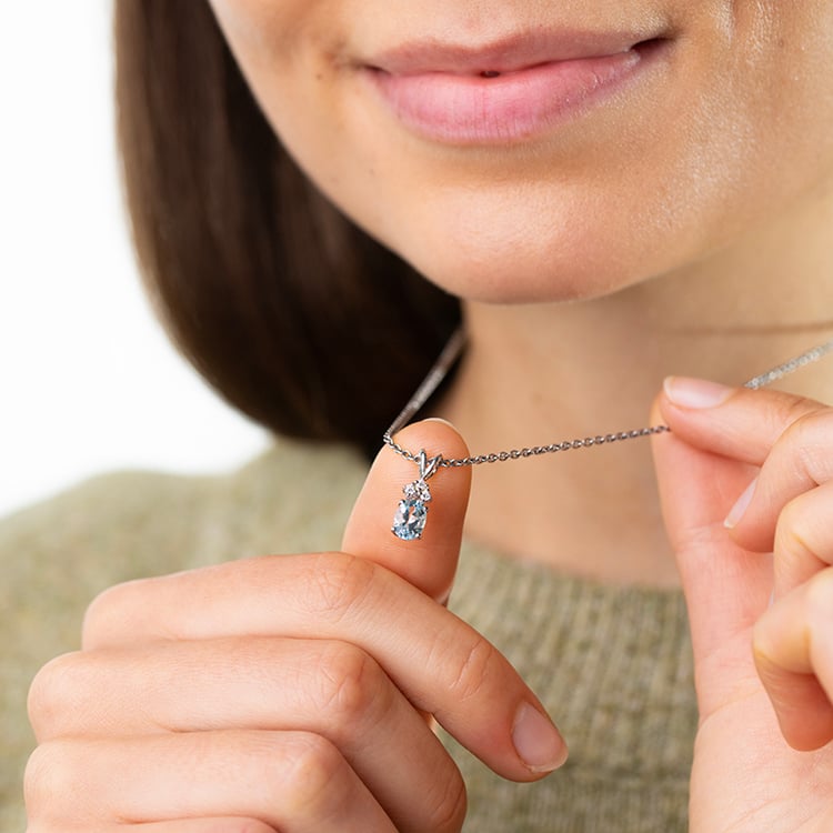 Zlatý přívěsek s akvamarínem a diamanty Tamatha 147462