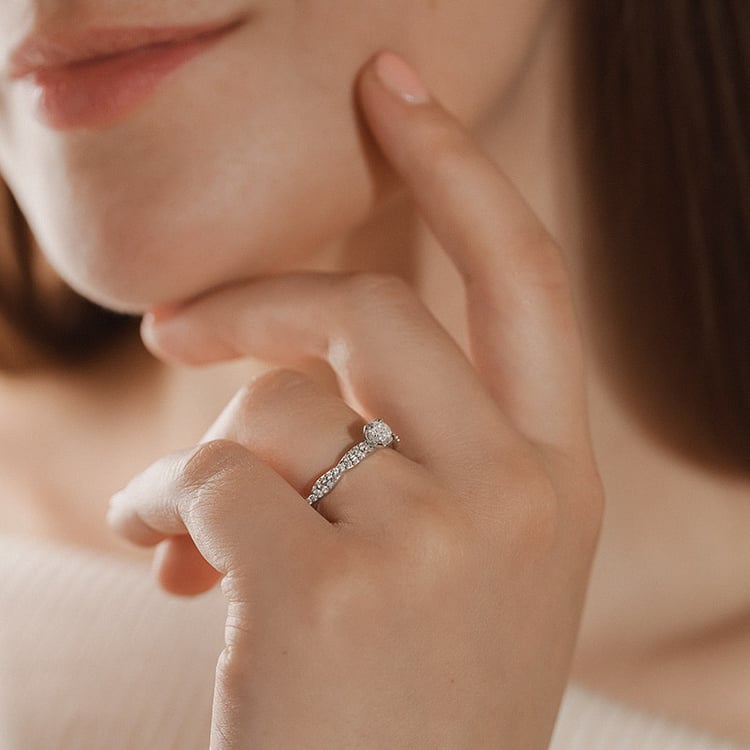 Proplétaný zásnubní prsten s lab-grown diamanty Minna 152679