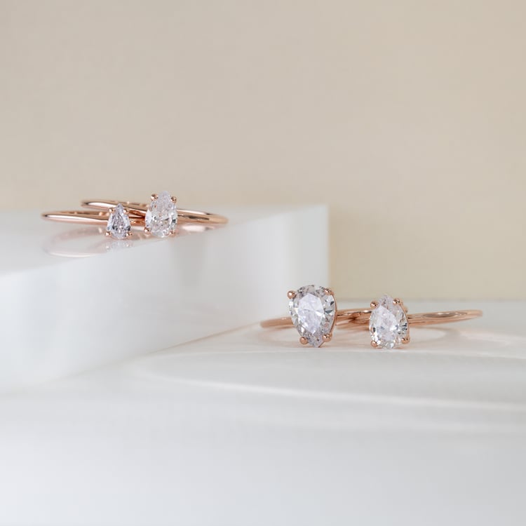 Zásnubní prsten s pear moissanitem s výběrem velikosti North 123801