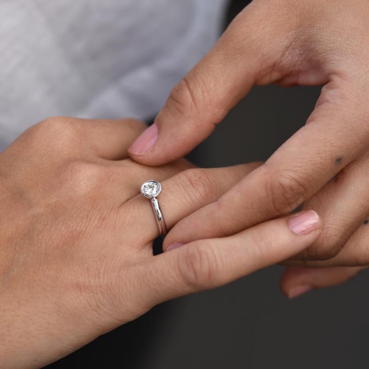 Zásnubní prsten s certifikovaným diamantem ze zlata 46916