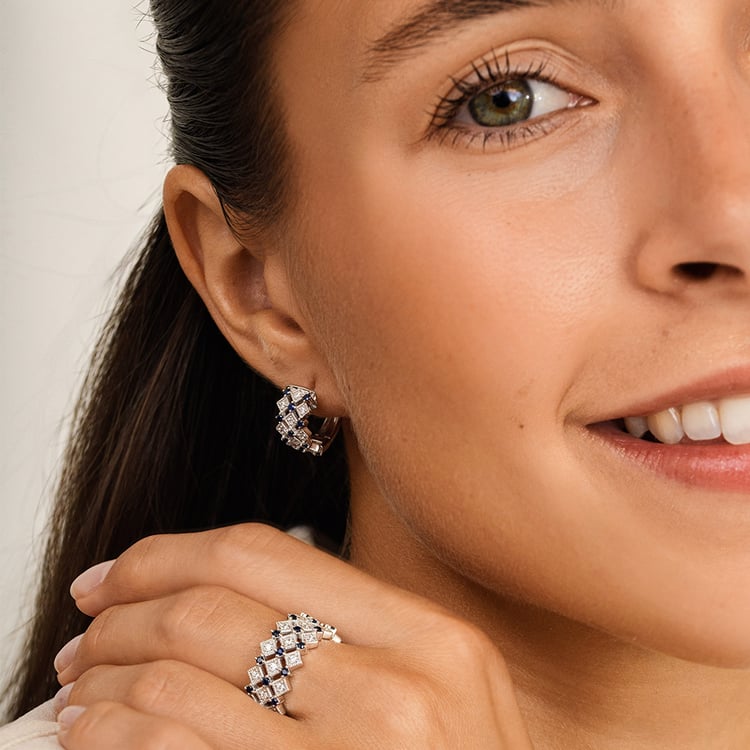 Zlaté kruhové náušnice s diamanty a safíry Solveig 162785