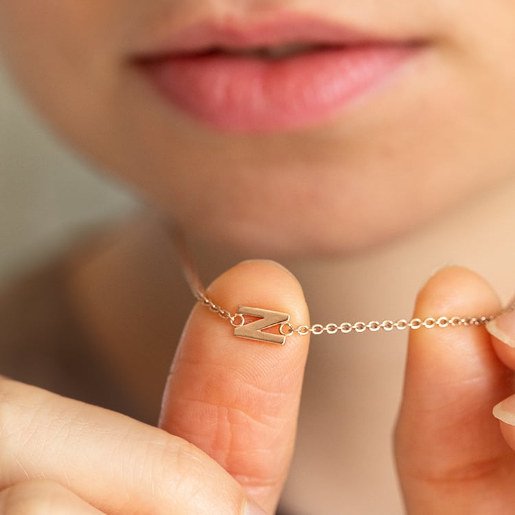 Stříbrný náhrdelník s písmenkem podle vaší volby a lab-grown diamantem Lupe 145452