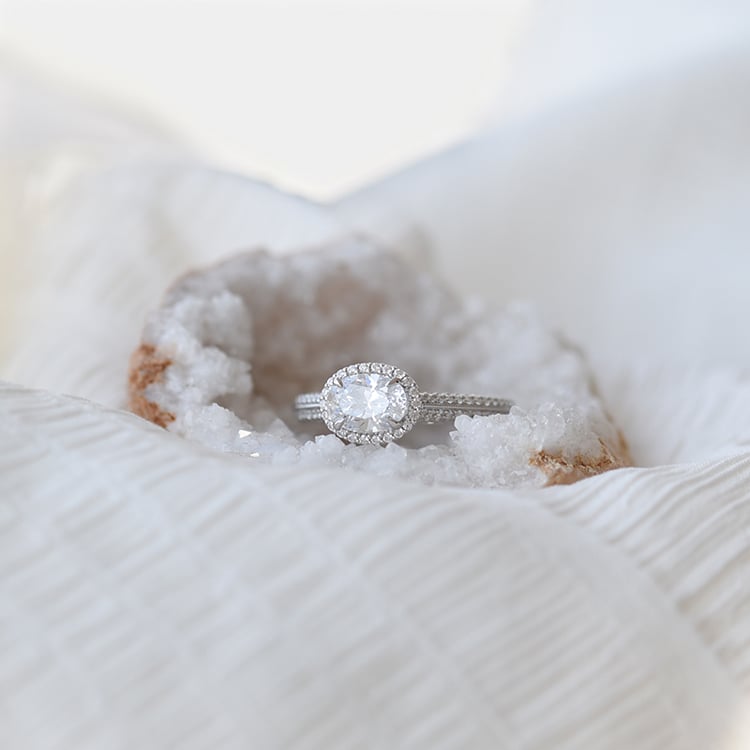 Zásnubní prsten s diamanty 60942