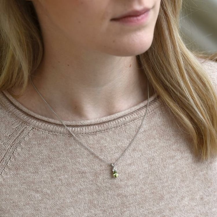 Náhrdelník s olivínem a diamanty 107826