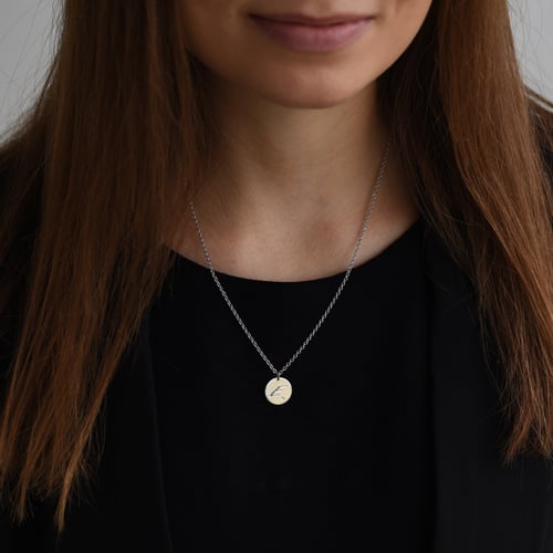 Stříbrný přívěsek s diamantem a gravírem písmene Sager