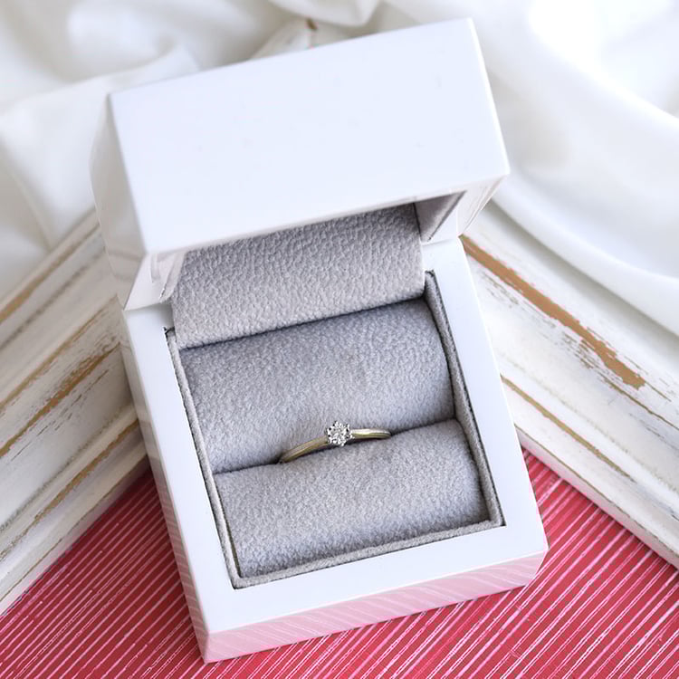 Zlatý zásnubní prsten s diamantem 84796