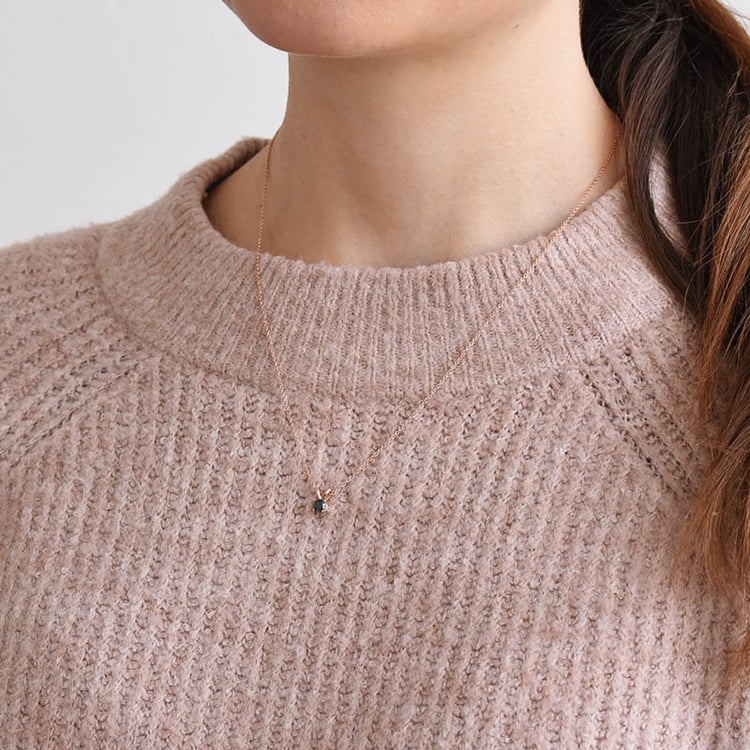 Minimalistický přívěsek s černým diamantem 76091