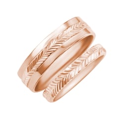 Zlaté snubní prsteny s gravírem Jennifer