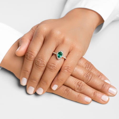 Zlatý halo prsten s pear lab-grown smaragdem a diamanty Mason