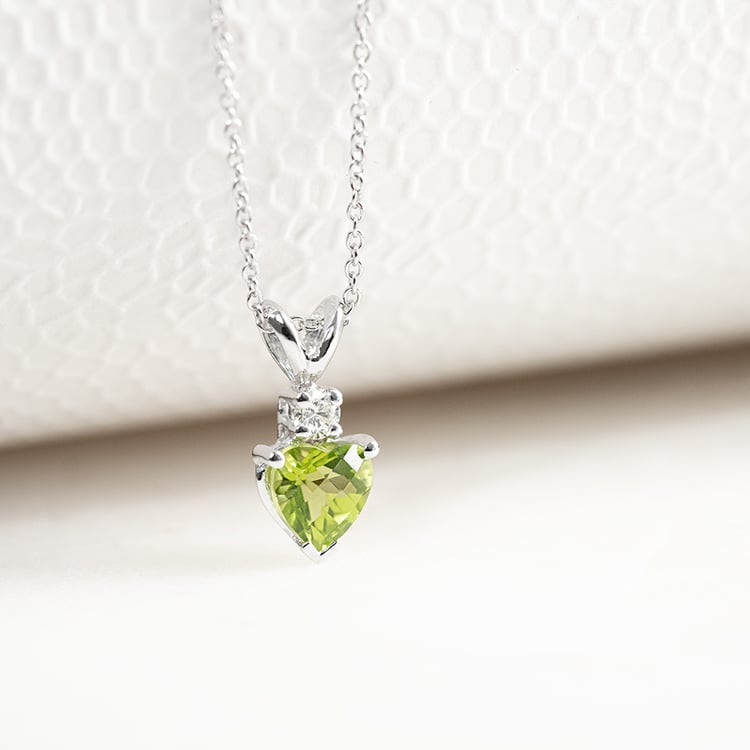 Olivínové srdce ve zlatém přívěsku s diamantem Dorevie 133313