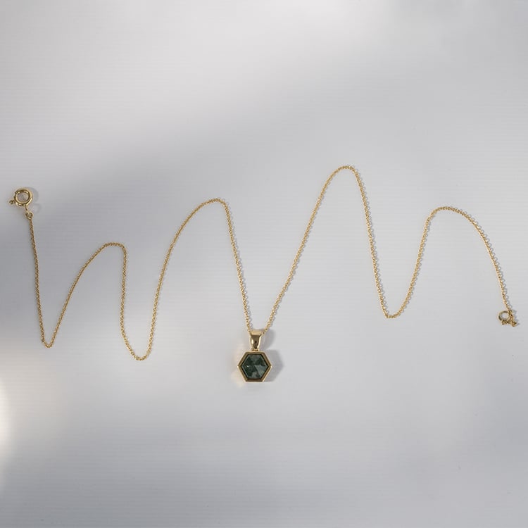 Elegantní přívěsek s mechovým achátem Corinna 121376