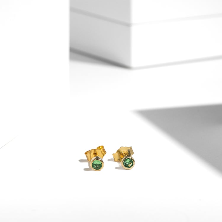 Minimalistické bezel náušnice s tsavorit granáty Tofine 123310