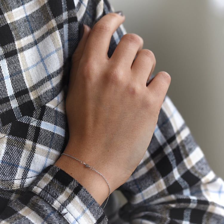 Zlatý náramek s bílou diamantovou kostkou 62264