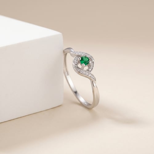 Prsten se smaragdem a postranními diamanty Nurisa