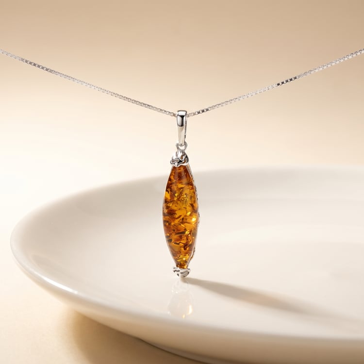 Stříbrný přívěsek s jantarem Kara 166738