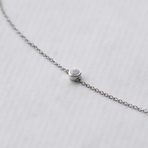 Stříbrný minimalistický náramek s měsíčním kamenem Bonato