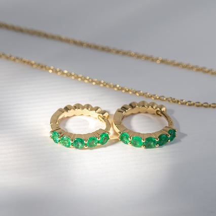 Jemné náušnice se smaragdy Patton